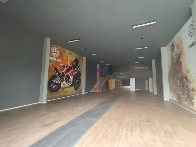 Galpão Comercial para Locação em Indaiatuba-SP na Vila Vitória I: 2 Salas, 3 Banheiros, 4