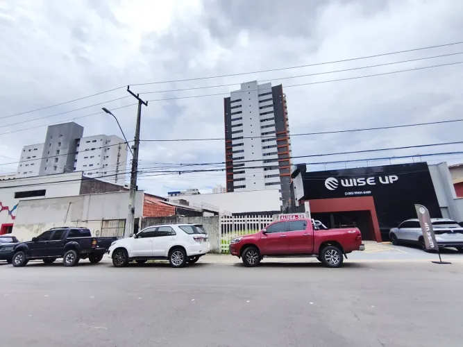 Excelente oportunidade de locação no Bairro de Fátima. Terreno plano e murado possui local