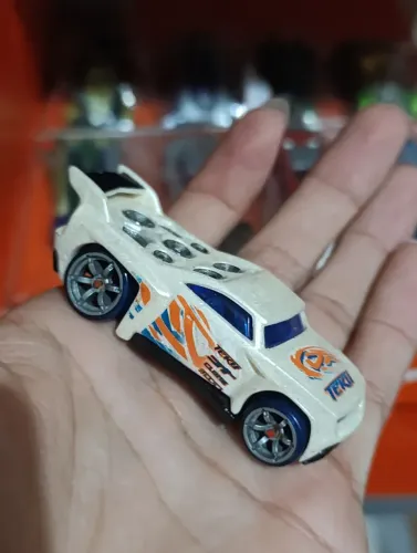 Hot Wheels AcceleRacers - Bassline