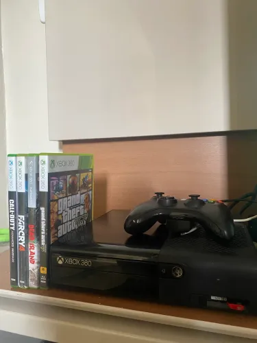 Xbox 360 super slim + jogos originais 