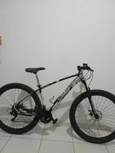 Bike Aro 29 pra vender semi nova em ótimo estado e conservada