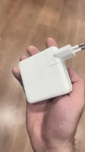 Carregador MacBook Apple USB-C de 20 W (modelo A2305)