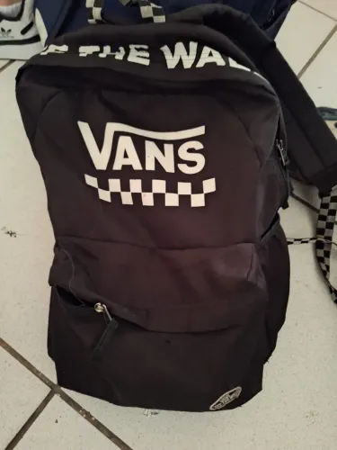 VENDO MOCHILA VANS SEMI USADA