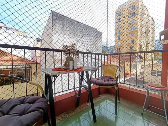 Venda: Rua Fábio da Luz no Méier. Apartamento com Varanda, 2 Quartos Sendo 1 Suite e Depen