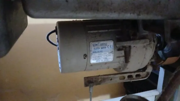 Máquina de faca e Máquina reta seminova