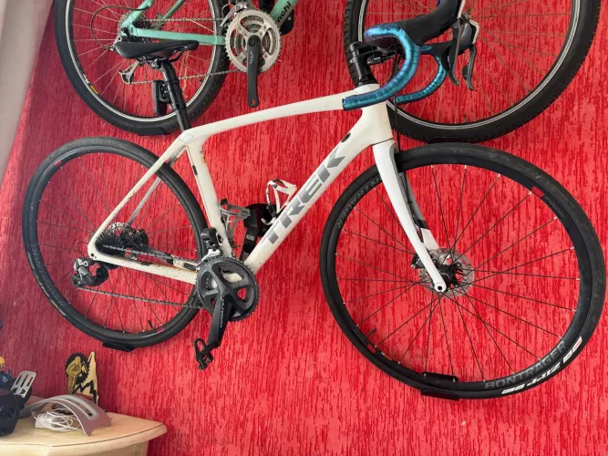 Trek Domane SLR 7 Disc Di2 Ultegra (2020) + Stages (Com NF)