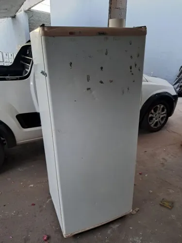 Geladeira 220v funcionando certinha (motor original)