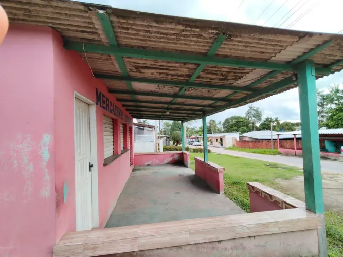 Casa com ponto comercial