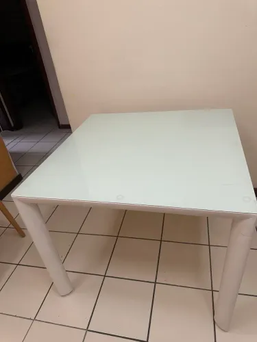 Mesa de quatro lugares