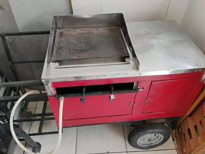 Carrinho de lanche bem conservado