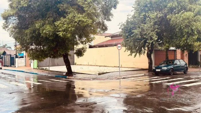 Terreno com piso para locação  Centro, Leme/SP