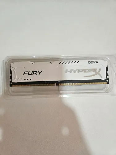Memória ram DDR4 8GB 2666mhz da HyperX branca