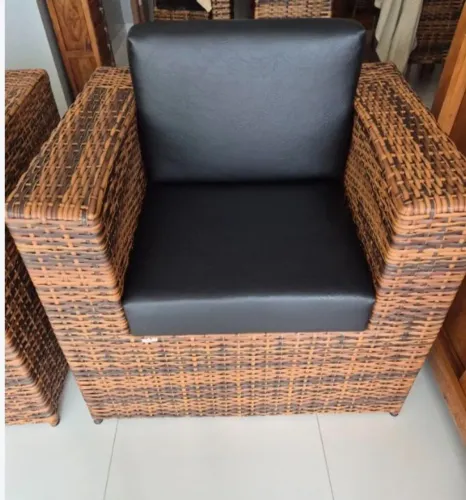 Poltronas em Rattan e Corino 