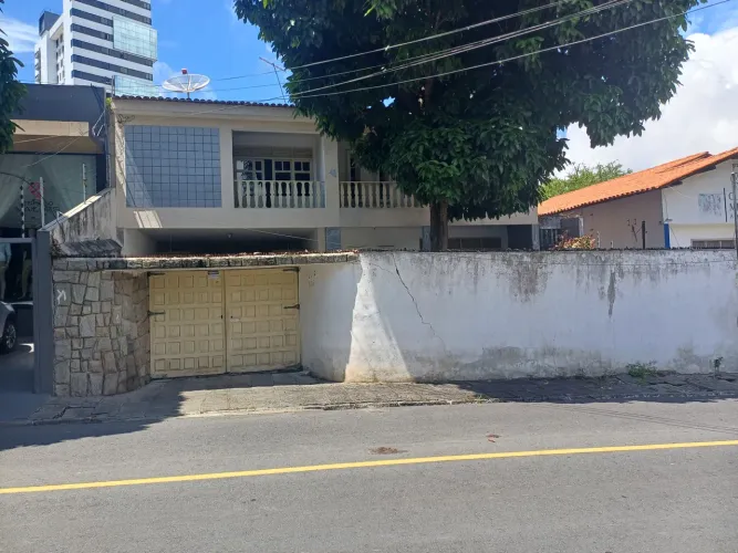 Casa 2 andares Centro próx. Açude velho