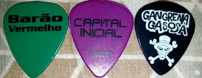 3 palhetas Rock Nacional oficiais (Barão Vermelho, Capital Inicial e Gangrena Gasosa)