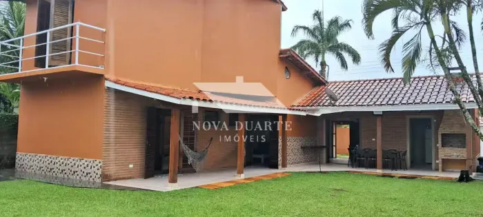 Casa com vista-mar pra venda e locação, Praia do Capricórnio, 3 suítes, quintal e garagem