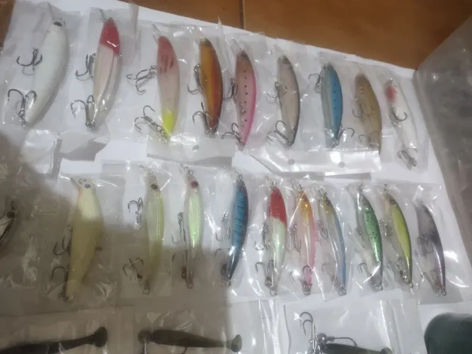 Iscas artificiais e material de pesca 