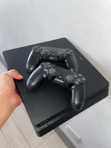 PS4 - PlayStation 4 1TB Completo + 2 Controles