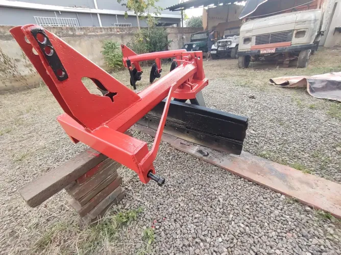 VENDO/TROCO LÂMINA NIVELADORA TRAZEIRA DA MARCA BALDAN.