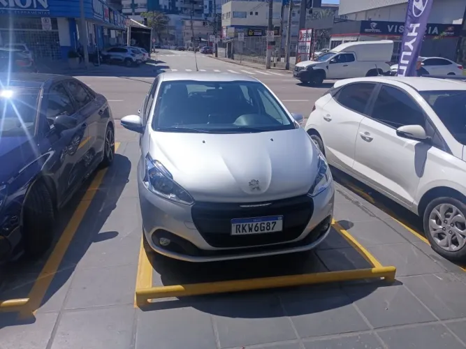 Peugeot 208 Active 1.2 Flex 12V 5P Mec. 2020