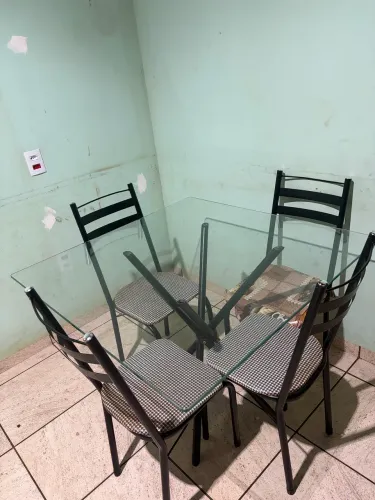 Mesa de vidro 4 cadeiras