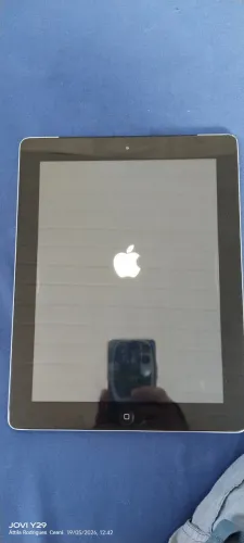 iPad A1396, para retirada de peças. Vai com capa e cabo pra recarregar