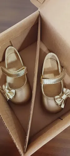 Linda sapatilha dourada para bebê menina n. 17.