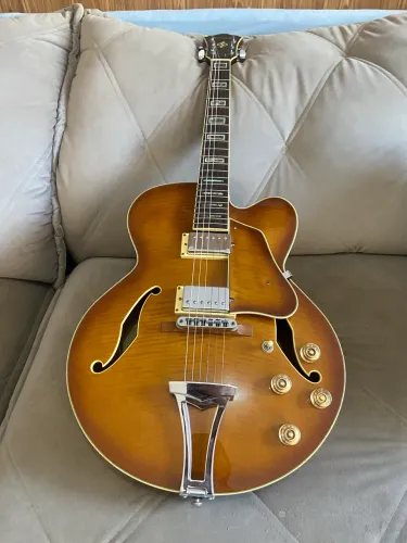 Guitarra semi acústica ibanez AF85