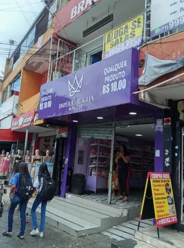 Fachada e letreiro 