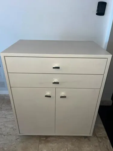 Balcão Armário Multiuso Branco com 2 Gavetas e 2 Portas em MDF