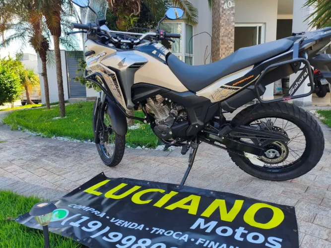 XRE Sahara 300 Adventure 2025