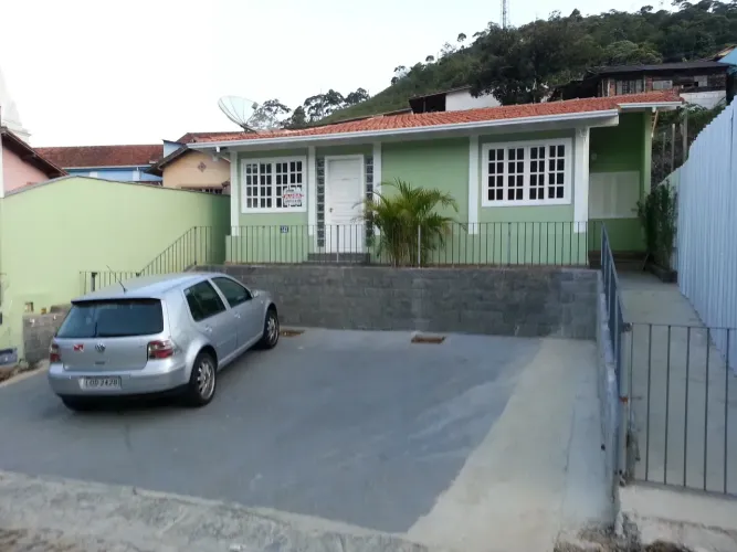 Casa Carangola, Cidade Nova, próxima da Igreja, nova, Rua Dr. Lipold - Petrópolis - RJ