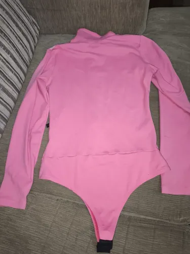 Body sal e pimenta ,rosa ,Tamanho M,com zíper ,nunca usado