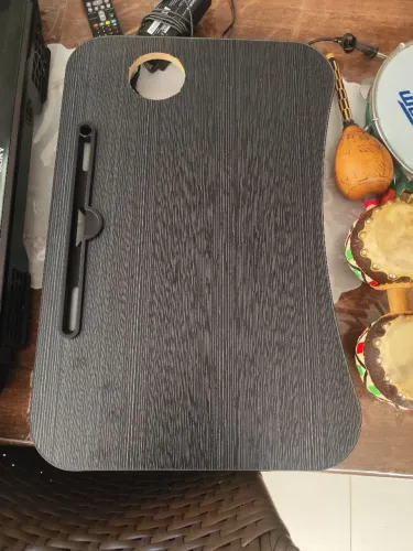 Pequena mesa de escritório.
