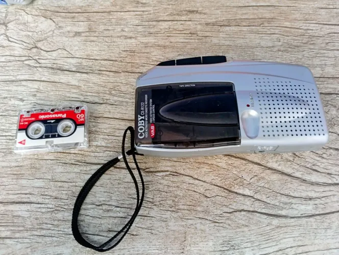 Gravador portátil de microcassete Coby CX-R-102 