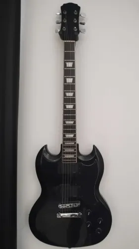 Guitarra SG com captação EMG