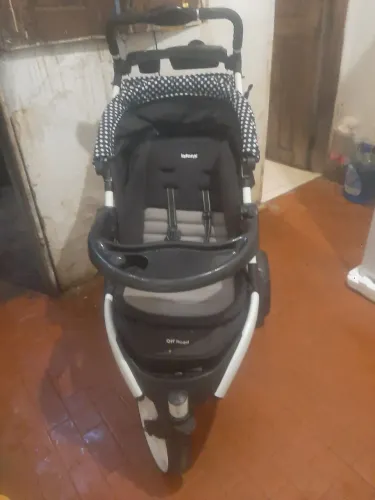 Vendo carrinho de bb novo   contato * 