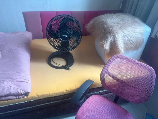 Cama e kit quarto