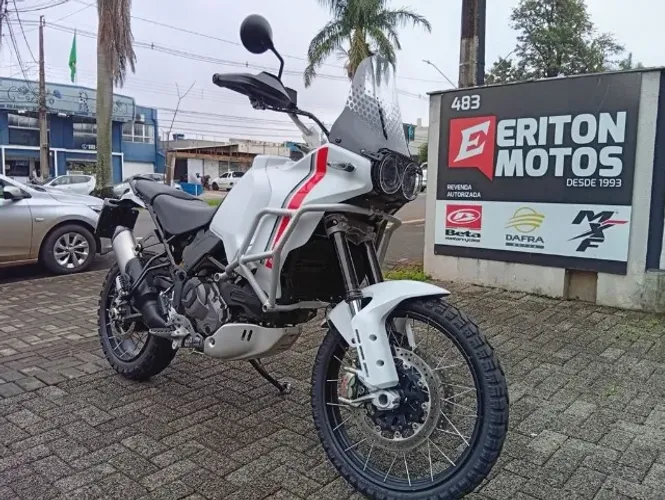 Ducati Desert x 937 CC 2023