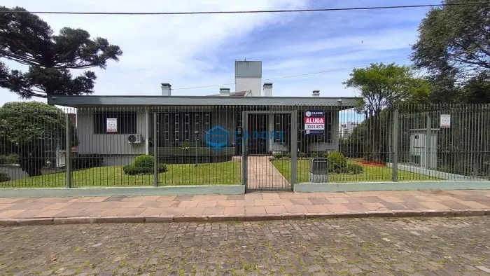 CASA COM QUATRO DORMITÓRIOS NO PETRÓPOLIS