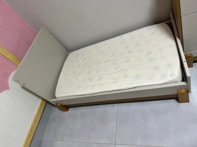 Vendo berço com colchão que vira mini cama