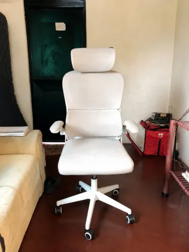 Cadeira de escritório ergonômica, conforme NR17, NOVA, malha respirável