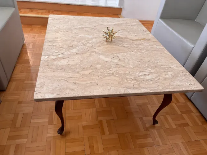 mesa de centro estilo chipandelle , designs Luís XV ou French Provincial.