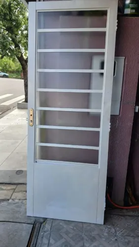 Somenté a Folha de porta  80 x2.10 ferro  em jundiai