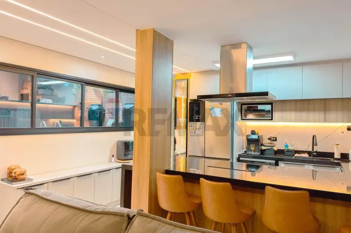 Excelente Casa Porteira Fechada, localizada no Jardim Silvino em Cambé-PR