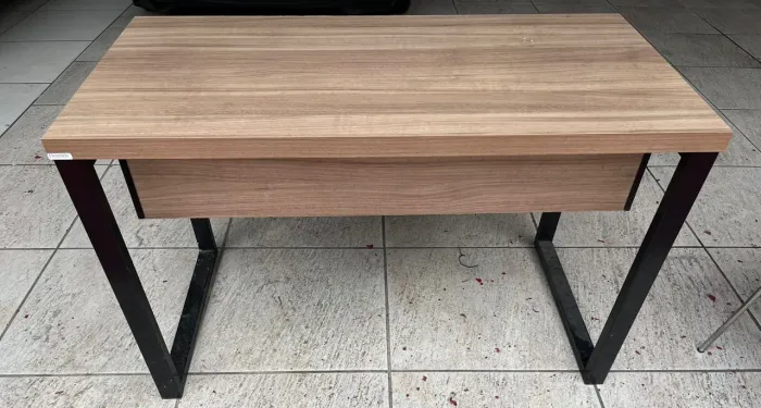 Conjunto de Mesa de Escritório MDF e 3 cadeiras