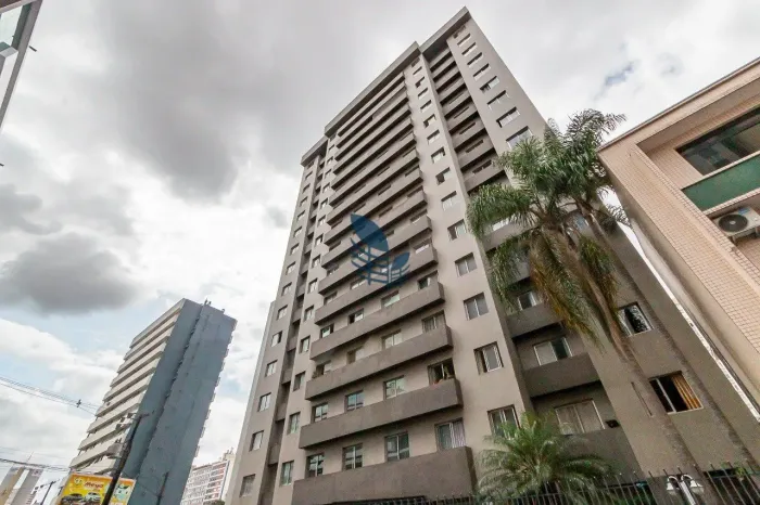 Apartamento semimobiliado com 01 quarto na região central de Curitiba/PR