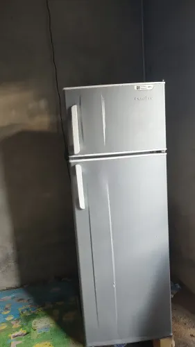Geladeira funcionando perfeitamente 650, aceito cartão de crédito