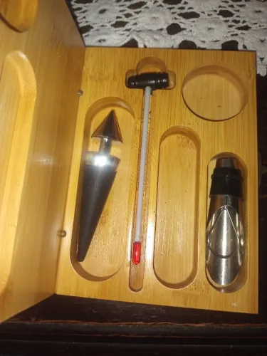 Jogo de acessorios para vinho em inox,falta 2peçass