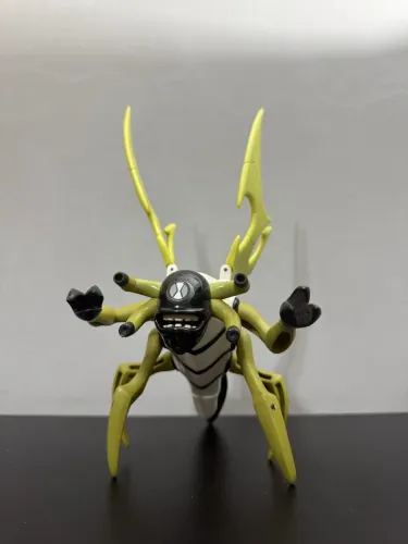 Boneco ben 10 Insectoide DNA Alien Heroes